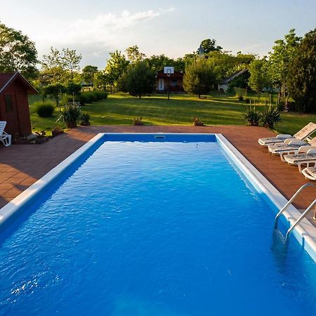 Tennis Guesthouse Ordacsehi Luaran gambar