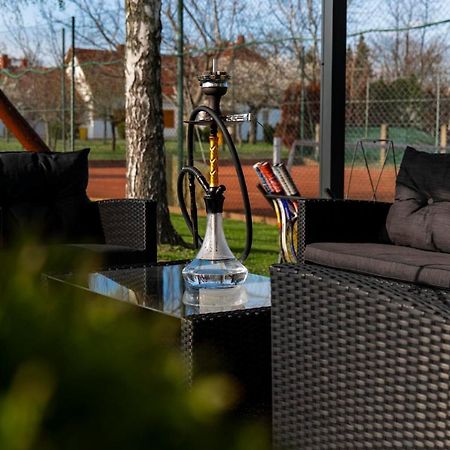 Tennis Guesthouse Ordacsehi Luaran gambar