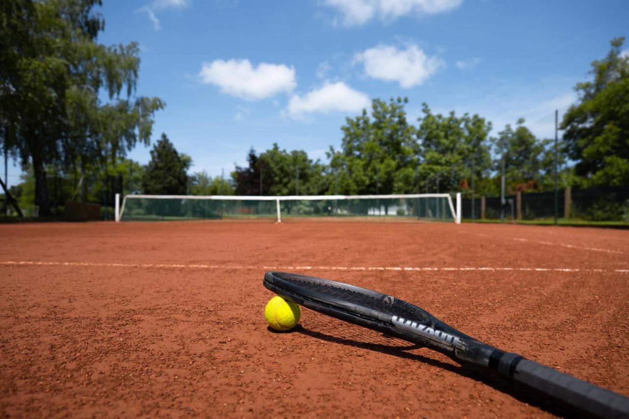 Tennis Guesthouse Ordacsehi Luaran gambar