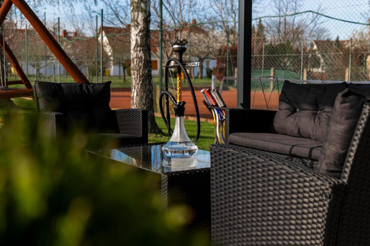 Tennis Guesthouse Ordacsehi Luaran gambar