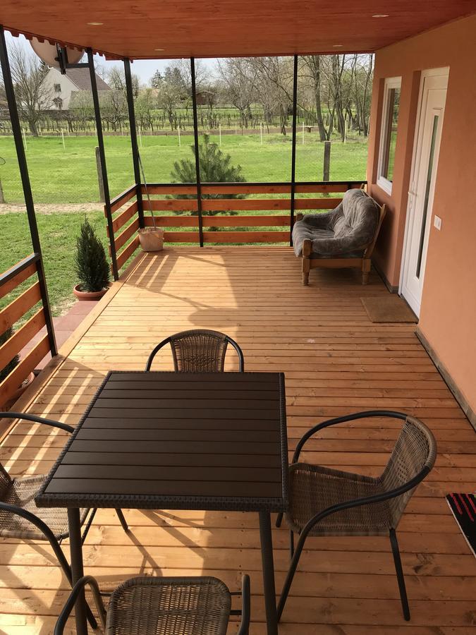 Tennis Guesthouse Ordacsehi Luaran gambar