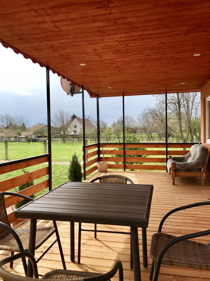 Tennis Guesthouse Ordacsehi Luaran gambar